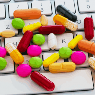 Покупки лекарств через Интернет в России выросли на 54% с начала года. Исследование