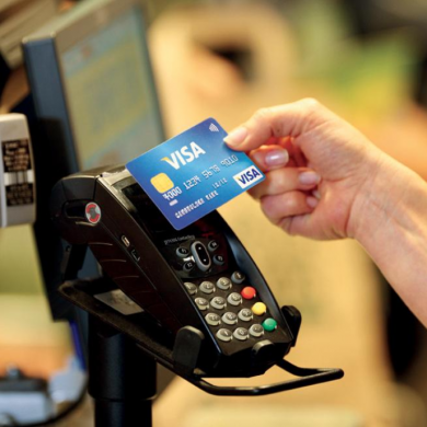 Visa повысит межбанковскую комиссию с 1 до 1,3 процента за прием карт в супермаркетах и отменит льготные тарифы. А цены вырастут?