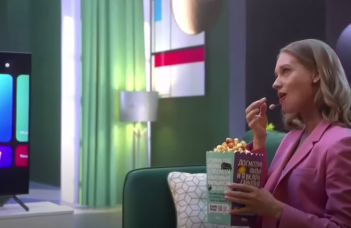 Кристина Асмус кушает попкорн на Сберконф