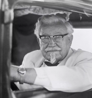 Был пожарным, продавцов шин, страховым агентом, создал KFC в 62 года