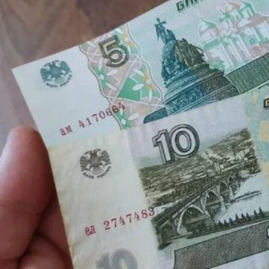 В РФ возобновят печать бумажных купюр в 10 и 5 рублей. Монеты останутся